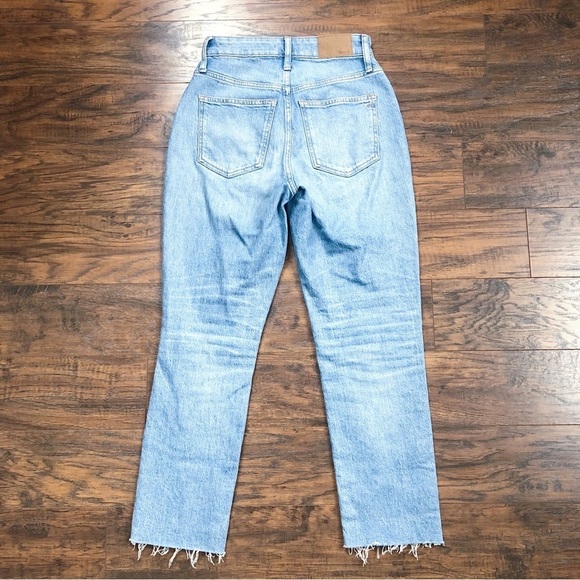 Madewell • The Curvy Perfect Vintage Jean in Coney Wash: Destroyed Edition - Picture 10 of 12